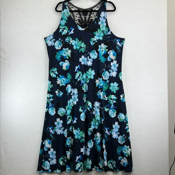 Lane Bryant Maxi Dress Sz 22-24 Black & Aqua Floral Crochet Back Detail EUC - Picture 1 of 8